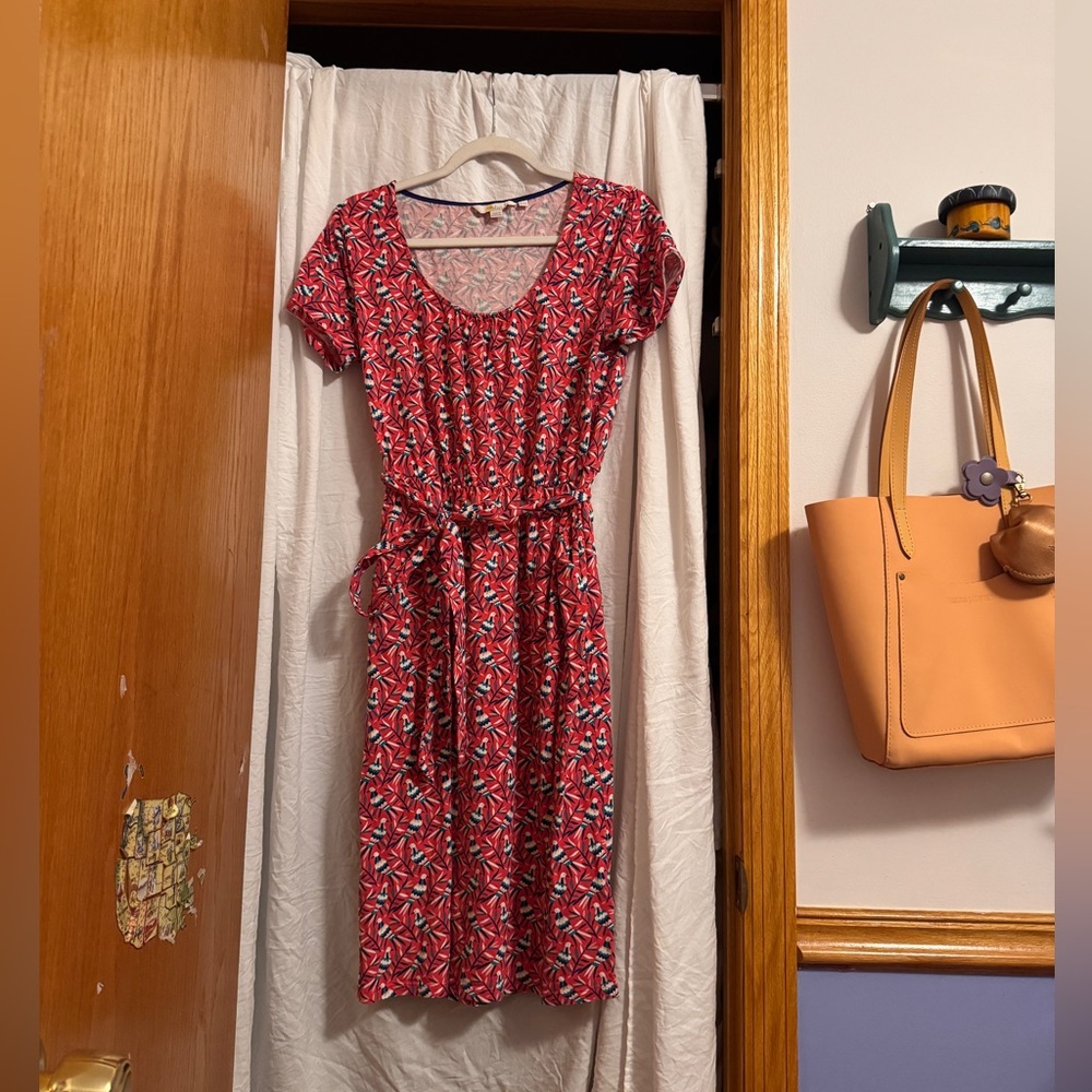 Boden midi 10-long dress with whimsical birds, cotton jersey with pockets & sash